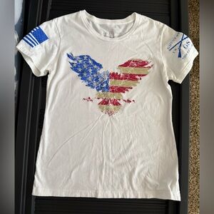 Women’s Grunt Style White Graphic Tee Size M


#0013
